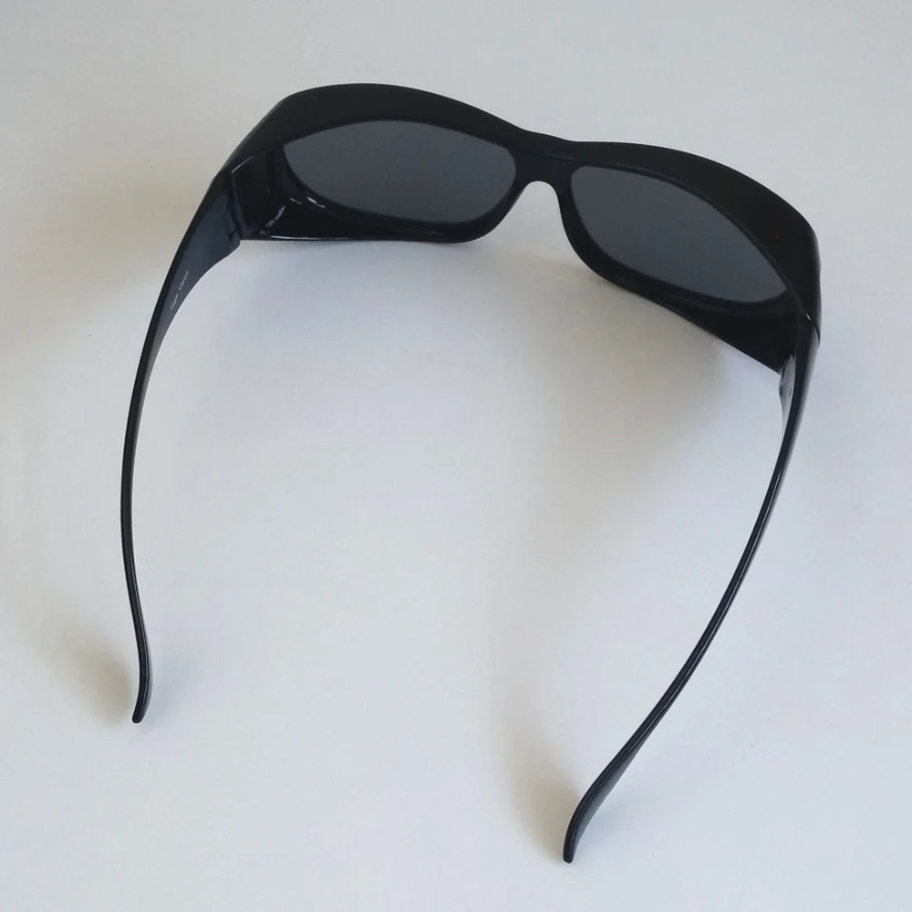 Yogo Vision Black Polarized Sunglasses w Case (Fits Over Your Own Eye Glasses)